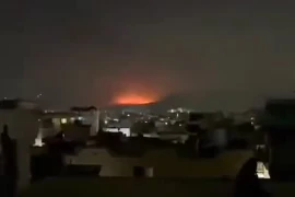 Nhiều vụ nổ lớn rung chuyển Thủ đô Kabul khi Pakistan và Afghanistan giao tranh