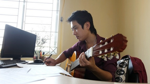 Nhạc sỹ trẻ Dương Hồng Kông