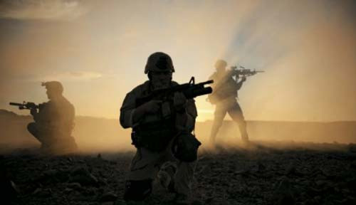 Lực lượng Navy SEAL số 6 từng tiêu diệt trùm khủng bố bin Laden. Họ thường được Chính phủ giao cho những nhiệm vụ vô cùng khó khăn và đã lập nên những chiến tích lớn cho Mỹ. Những nhân vật tinh nhuệ trong lực lượng biệt kích hải quân Mỹ. Navy SEAL trong bài tập với sóng biển đại dương. Những binh sĩ trong Navy SEAL nằm trong nước lạnh cắt da cắt thịt ở một bãi biển thuộc Coronado, California. Một bài tập của Navy SEAL. Hai đặc nhiệm Navy SEAL tập luyện ở Lake Worth, Florida. Các đặc nhiệm Navy SEAL trải qua tuần địa ngục khó khăn, bao gồm 132 giờ tập luyện gian khổ. Navy SEAL tập luyện trên bãi cát. Một trong những bài tập dưới nước của Navy SEAL, họ bị trói chân, trói tay khi luyện tập. Bài tập chịu hơi cay của lực lượng tinh nhuệ Navy SEAL. Có những lúc phải ngụy trang như thế này. Xem biệt kích hải quân Mỹ khổ luyện