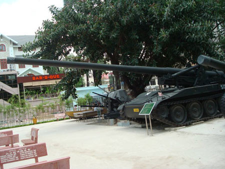 M-107 tại Bảo tàng chứng tích chiến tranh. M-107 tại Bảo tàng chứng tích chiến tranh.