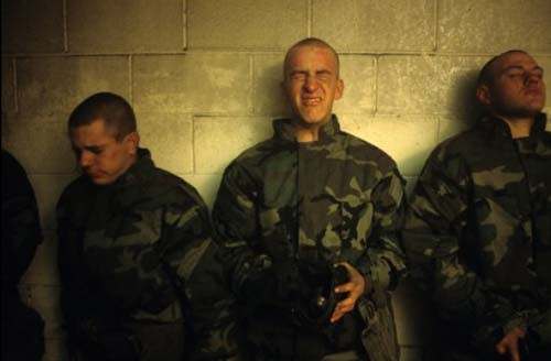 Lực lượng Navy SEAL số 6 từng tiêu diệt trùm khủng bố bin Laden. Họ thường được Chính phủ giao cho những nhiệm vụ vô cùng khó khăn và đã lập nên những chiến tích lớn cho Mỹ. Những nhân vật tinh nhuệ trong lực lượng biệt kích hải quân Mỹ. Navy SEAL trong bài tập với sóng biển đại dương. Những binh sĩ trong Navy SEAL nằm trong nước lạnh cắt da cắt thịt ở một bãi biển thuộc Coronado, California. Một bài tập của Navy SEAL. Hai đặc nhiệm Navy SEAL tập luyện ở Lake Worth, Florida. Các đặc nhiệm Navy SEAL trải qua tuần địa ngục khó khăn, bao gồm 132 giờ tập luyện gian khổ. Navy SEAL tập luyện trên bãi cát. Một trong những bài tập dưới nước của Navy SEAL, họ bị trói chân, trói tay khi luyện tập. Bài tập chịu hơi cay của lực lượng tinh nhuệ Navy SEAL. Có những lúc phải ngụy trang như thế này. Xem biệt kích hải quân Mỹ khổ luyện