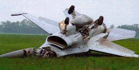 F-16 bị "hôn đất" và "rụng mũi". 2 chiếc F-16 "gãy chân" trên đường băng. 3 chiếc F-16 phơi bụng. Một chiếc F-16 của Không quân Israel tiếp đất bằng bụng. F-16 bị "hôn đất" và "rụng mũi". 2 chiếc F-16 "gãy chân" trên đường băng. 3 chiếc F-16 phơi bụng. Một chiếc F-16 của Không quân Israel tiếp đất bằng bụng.