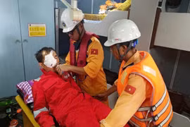 Kịp thời cứu nạn khẩn cấp thuyền viên nước ngoài bị tai nạn trên vùng biển Khánh Hòa