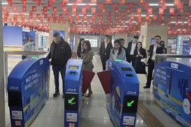 Các tuyến tàu điện Hà Nội chính thức sử dụng một hệ thống soát vé định danh điện tử