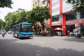 Xe buýt Hà Nội vận hành xuyên kỳ nghỉ Tết Nguyên đán phục vụ nhân dân đi lại