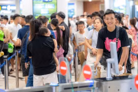 "Cháy" vé máy bay trên nhiều chặng đến các điểm du lịch hot dịp nghỉ lễ dù giá cao