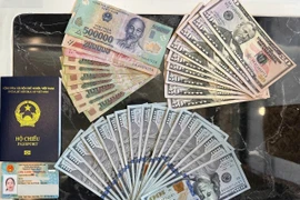 Nữ hành khách đi tàu bỏ quên hơn 2.100 USD