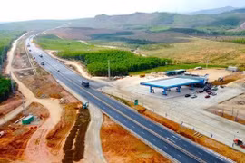 Cao tốc Bắc- Nam vẫn chưa đủ trạm dừng nghỉ phục vụ nhân dân dịp Tết Nguyên đán