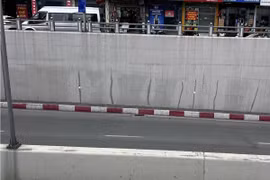 Kiểm tra, theo dõi các vết nứt tại hầm chui Lê Văn Lương- Vành đai 3 để xử lý