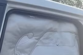 Hoảng hốt vì Toyota Cross bỗng nhiên nổ túi khí ghế phụ và rèm phải trên cao tốc