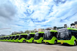 Thêm hai tuyến buýt của Hà Nội được phủ xanh 
