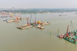 Công trường cầu Trần Hưng Đạo rộn ràng xuyên Tết, mục tiêu “cán đích” giữa năm 2027 