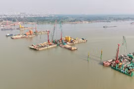 Công trường cầu Trần Hưng Đạo rộn ràng xuyên Tết, mục tiêu “cán đích” giữa năm 2027 