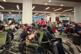 Loạt chuyến bay đi/đến Trung Đông bị hủy, hàng nghìn hành khách mắc kẹt