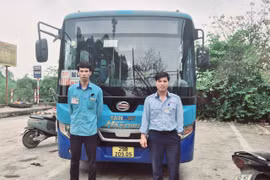 Khách đi xe buýt tinh thần không ổn định, đưa nhầm cho lái xe 50 triệu đồng