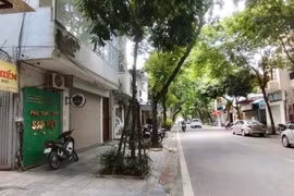 Rào chắn một phần đường Trần Khánh Dư để thi công đường dây điện, ô tô chỉ lưu thông một chiều 