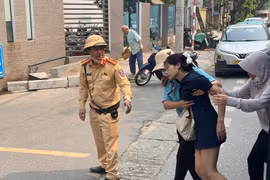 Nhân viên xe buýt kịp thời sơ cứu hành khách bị ngất, đưa đến bệnh viện