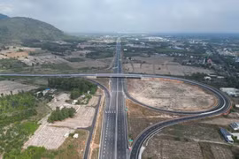 Cao tốc Biên Hoà- Vũng Tàu khai thác tạm từ hôm nay, tốc độ tối đa 80km/h