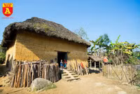 Lên Y Tý xem đồng bào giã đất làm nhà