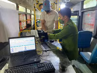 Cận cảnh chiếc xe buýt đặc biệt chạy lưu động cấp căn cước gắn chip cho nhân dân