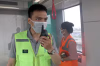 Giải cứu hành khách trong vụ cháy giả định trên tàu metro Nhổn - ga Hà Nội