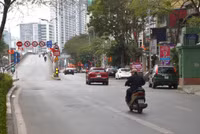 Giảm 'nhiệt' các 'điểm nóng' giao thông ở Hà Nội trong chiều 30 Tết