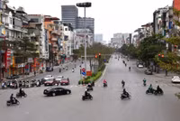 Giảm 'nhiệt' các 'điểm nóng' giao thông ở Hà Nội trong chiều 30 Tết