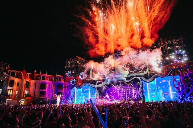 Các tour diễn của Maroon 5 đều được đầu tư hoành tráng và nhận được sự hưởng ứng mạnh mẽ từ người hâm mộ Các tour diễn của Maroon 5 đều được đầu tư hoành tráng và nhận được sự hưởng ứng mạnh mẽ từ người hâm mộ