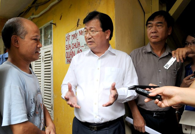 Bộ trưởng ghé thăm nhà nguy hiểm ảnh 1