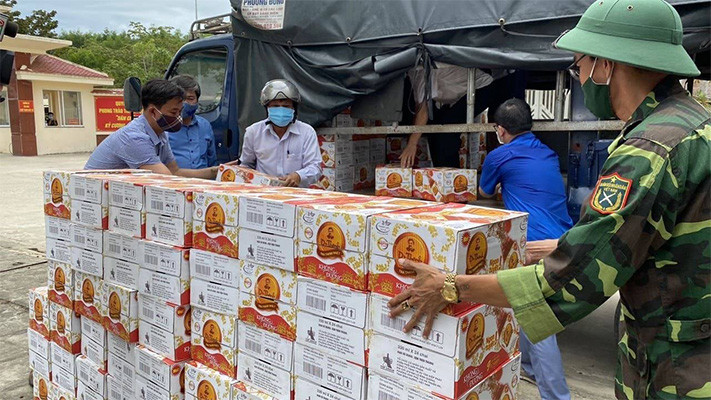 Tập đoàn Tân Hiệp Phát gửi tặng hàng trăm ngàn sản phẩm Trà Thanh Nhiệt Dr Thanh Tập đoàn Tân Hiệp Phát gửi tặng hàng trăm ngàn sản phẩm Trà Thanh Nhiệt Dr Thanh