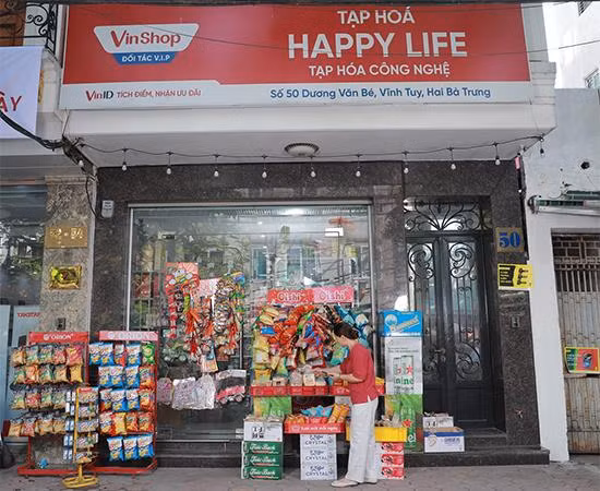 Sắc đỏ của VinShop đang len lỏi mọi ngõ ngách ở các thành phố lớn.