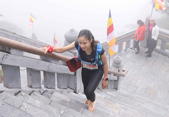 Chị Hậu trong những bước cuối cùng về đích Chị Hậu trong những bước cuối cùng về đích