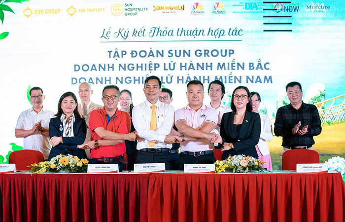 Lễ ký kết hợp tác giữa Sun Group với các đơn vị lữ hành miền Bắc, miền Nam Lễ ký kết hợp tác giữa Sun Group với các đơn vị lữ hành miền Bắc, miền Nam
