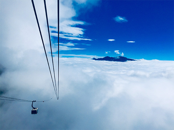 View sân mây từ cáp treo Fansipan View sân mây từ cáp treo Fansipan