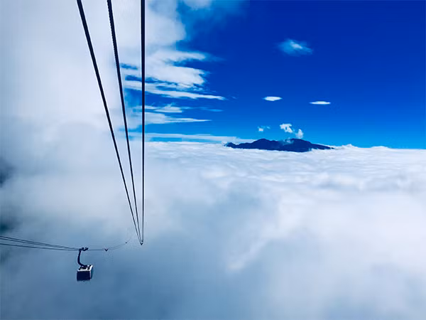 View sân mây từ cáp treo Fansipan