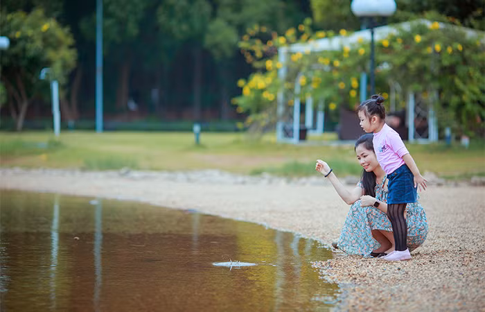 Phút yên bình thư thái bên hồ Đại Lải - Ảnh: Nguyễn Năng Duy