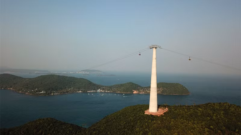 Tuyến cáp treo vượt biển dài nhất thế giới kết nối Nam đảo với đảo Hòn Thơm.
