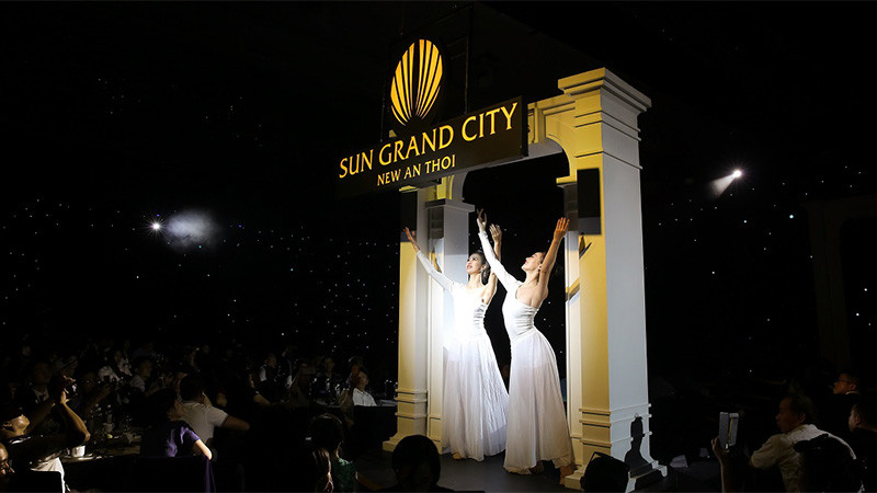 Gala Dinner sẽ làm nóng sân khấu chính. Gala Dinner sẽ làm nóng sân khấu chính.