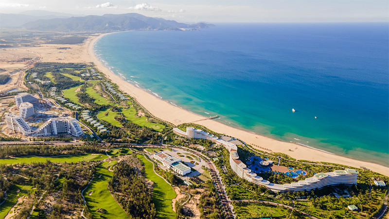 Toàn cảnh FLC Quy Nhơn với khách sạn FLC Luxury Hotel Quy Nhon (phải) và FLC Grand Hotel Quy Nhon (trái) Toàn cảnh FLC Quy Nhơn với khách sạn FLC Luxury Hotel Quy Nhon (phải) và FLC Grand Hotel Quy Nhon (trái)