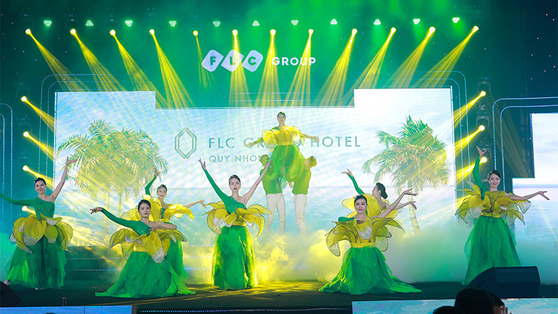 Đêm nghệ thuật “Live the life you love” tại lễ khai trương Đêm nghệ thuật “Live the life you love” tại lễ khai trương