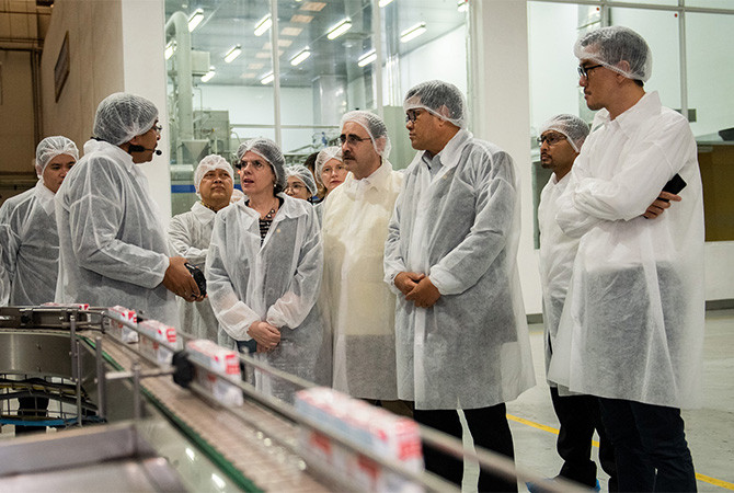 Các vị đại sứ, đại diện cơ quan ngoại giao tại Việt Nam của Cuba, Indonesia, Malaysia, Myanmar, New Zealand đến tham quan Trang trại bò sữa TH. Các vị đại sứ, đại diện cơ quan ngoại giao tại Việt Nam của Cuba, Indonesia, Malaysia, Myanmar, New Zealand đến tham quan Trang trại bò sữa TH.