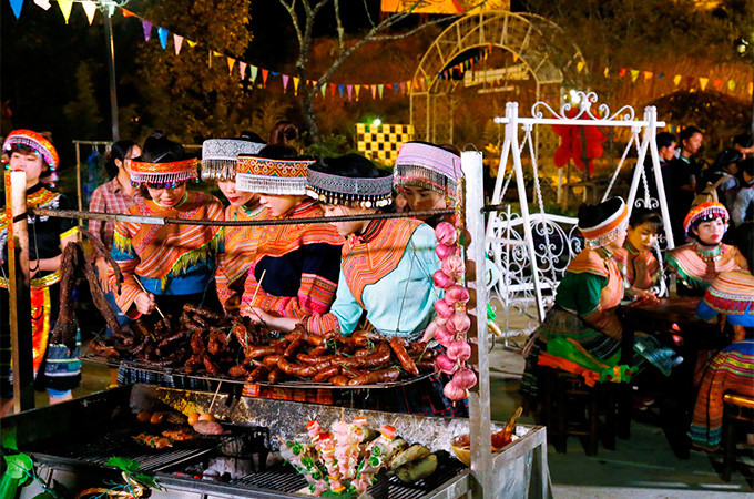 Khu chợ ẩm thực Tây Bắc tại ga đi cáp treo Fansipan Khu chợ ẩm thực Tây Bắc tại ga đi cáp treo Fansipan