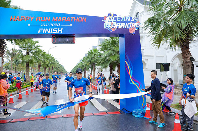 Vận động viên Long Bùi vô địch cự ly 10km dành cho Nam, với thành tích 37 phút 21 giây