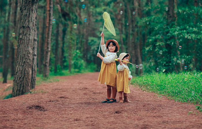 Khoảnh khắc trẻ thơ hồn nhiên giữa miền xanh cổ tích - Ảnh: Long Vũ Khoảnh khắc trẻ thơ hồn nhiên giữa miền xanh cổ tích - Ảnh: Long Vũ