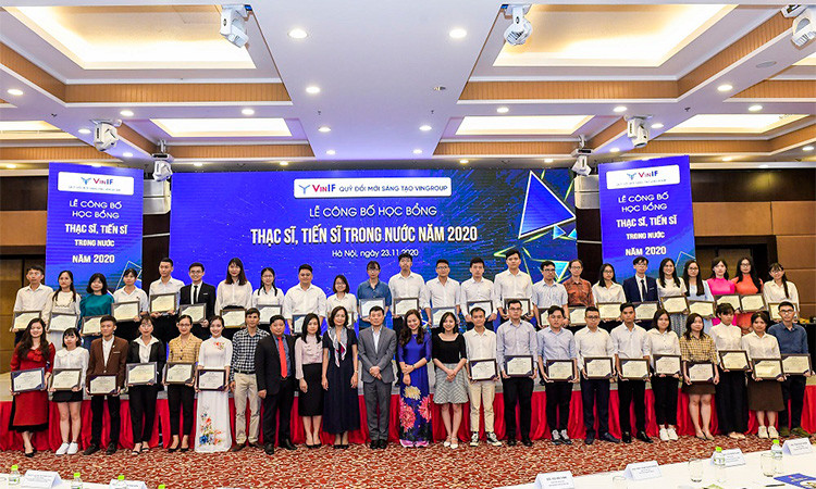 Năm 2020, Quỹ Đổi mới sáng tạo Vingroup VinIF trao gần 40 tỉ đồng cho 293 học viên cao học, nghiên cứu sinh trong nước