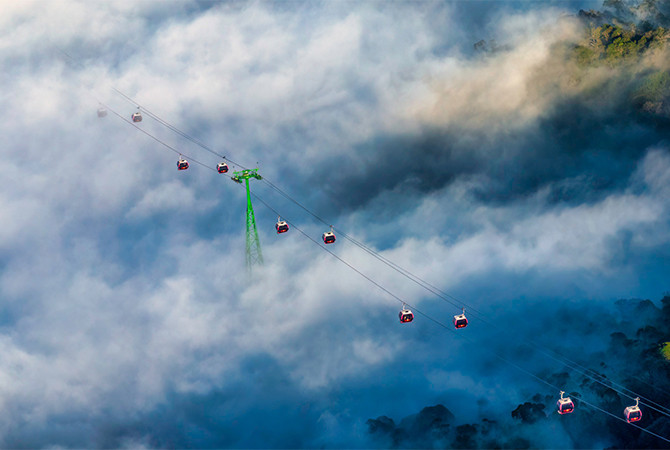 Cabin xuyên mây lên đỉnh Bà Nà