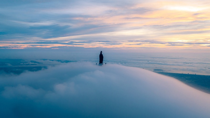 Núi Bà Đen ẩn hiện trong mây (Ảnh: Nguyễn Minh Tú)