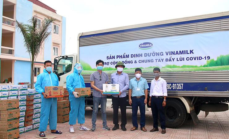 Gần 100.000 sản phẩm khác đã được Vinamilk ủng hộ tại 2 địa phương Bắc Ninh và Hà Nam trong đợt này Gần 100.000 sản phẩm khác đã được Vinamilk ủng hộ tại 2 địa phương Bắc Ninh và Hà Nam trong đợt này