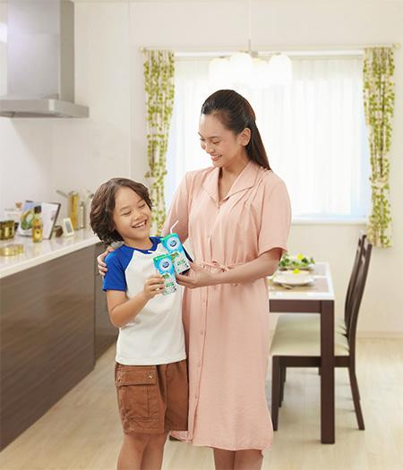 Bổ sung 1 hộp sữa tươi Cô Gái Hà Lan vào bữa sáng để con có khởi đầu ngày mới khỏe mạnh, an toàn trước dịch bệnh, mẹ nhé!