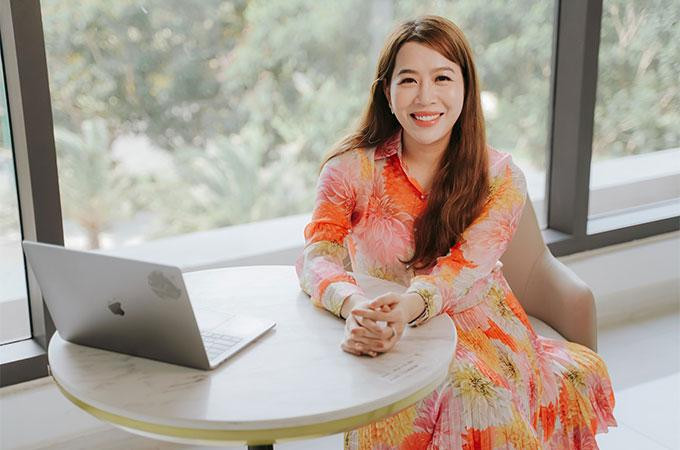 MC Diệp Chi chia sẻ kinh nghiệm dạy con chi tiêu dựa trên Giáo trình Cha Ching, do Prudential phối hợp JA VIệt Nam thực hiện. MC Diệp Chi chia sẻ kinh nghiệm dạy con chi tiêu dựa trên Giáo trình Cha Ching, do Prudential phối hợp JA VIệt Nam thực hiện.